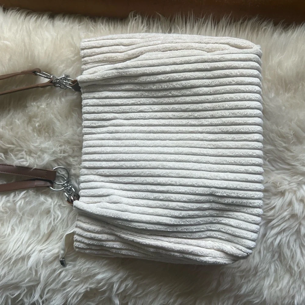 Corduroy Velvet Tote Bag
👜🤍 - Picture 7 of 10